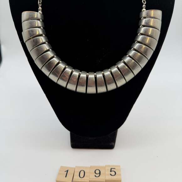 Les Bernard Jewelry - VINTAGE MATTE SILVER TONE CHUNKY NECKLACE statement